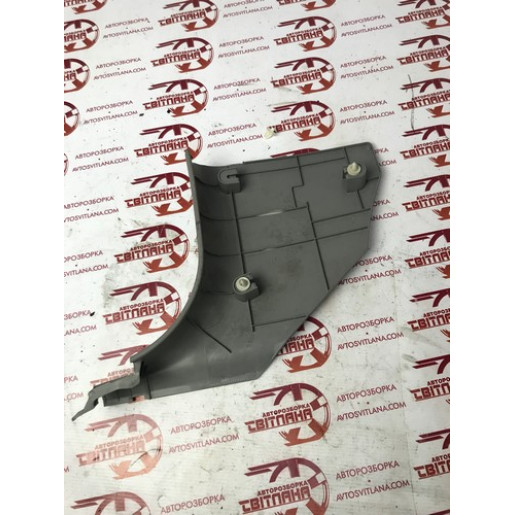 Накладка передней правой стойки нижняя Kia Sorento 2002-2009 858853E000